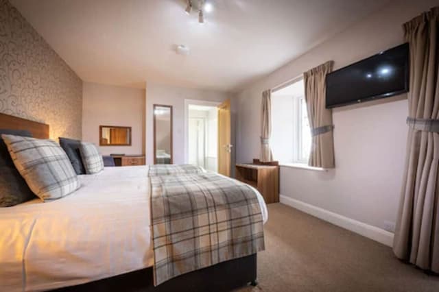Twin Room, Partial Sea View (In Uig Lodge)