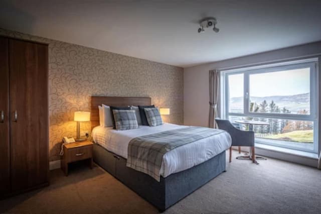 Double Room, 1 King Bed, Sea View (In Uig Lodge)