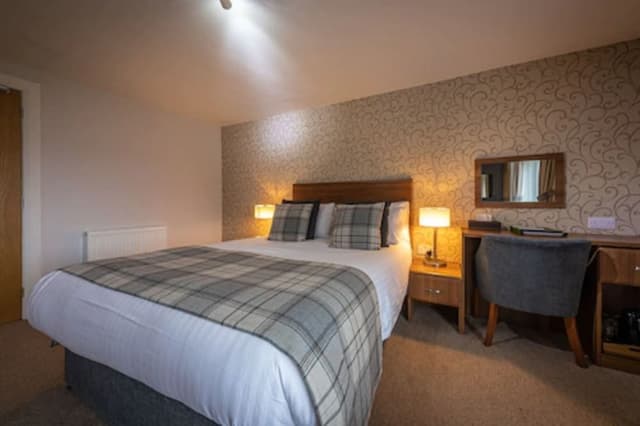Double Room, 1 King Bed, Sea View (In Uig Lodge)
