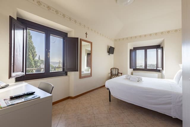 Economy Triple Room