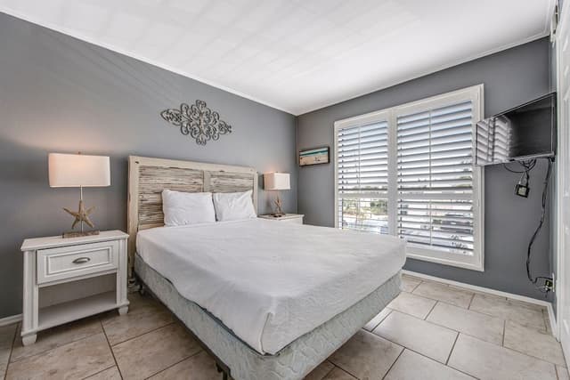 Condo, 2 Bedrooms