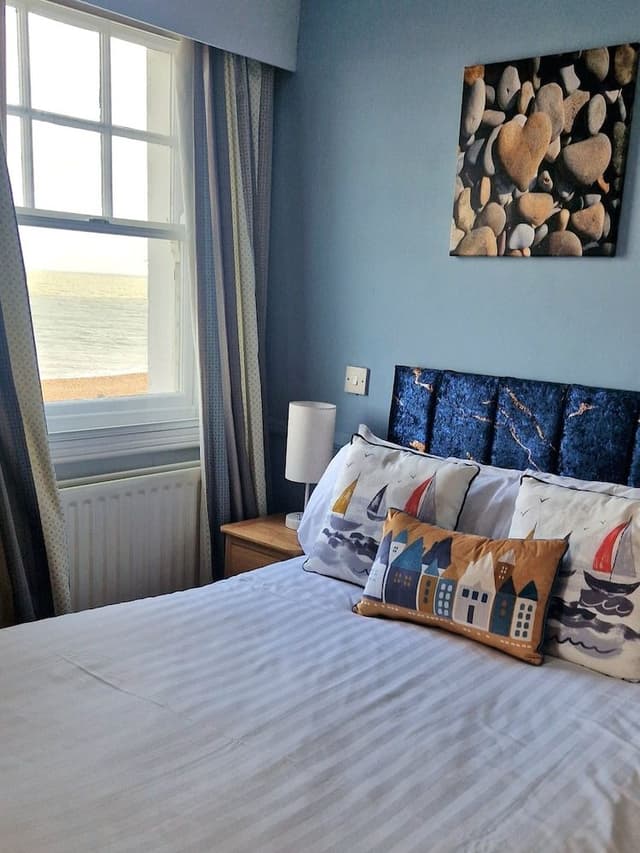 Standard Double Room, Ensuite, Sea View