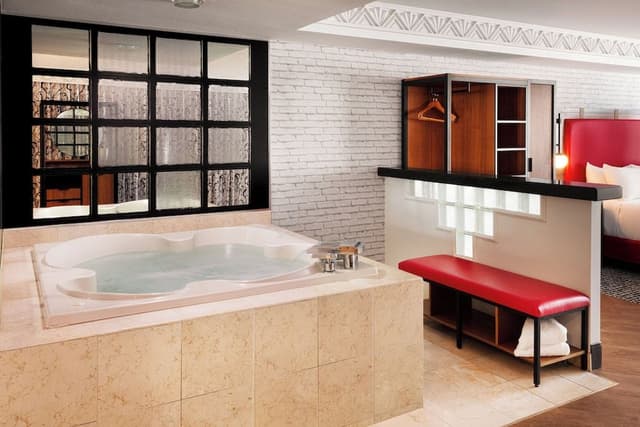 Marquis Suite