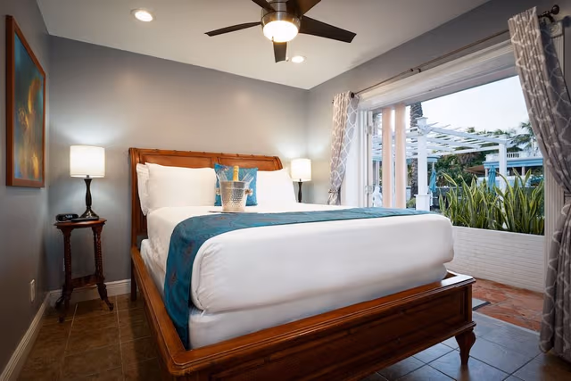 Pool View Bungalow Queen with Kitchenette