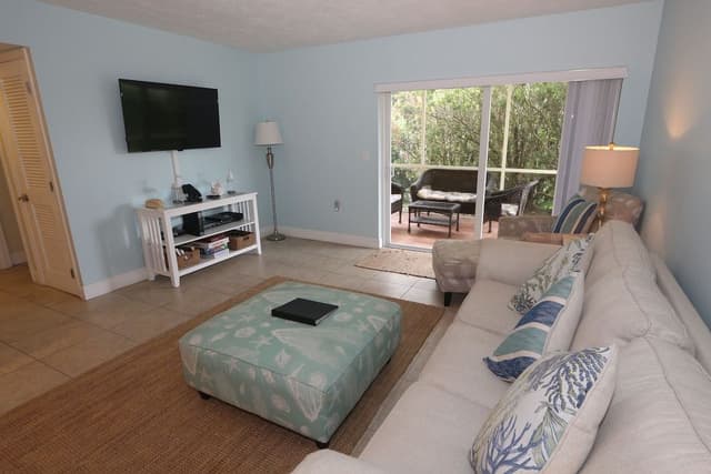 Condo, 2 Bedroom, Beachside