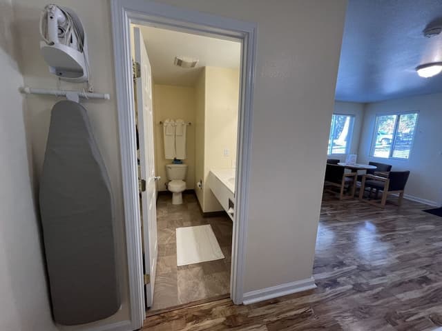 25 Partial Lakeview Cottage 2 Queen Beds