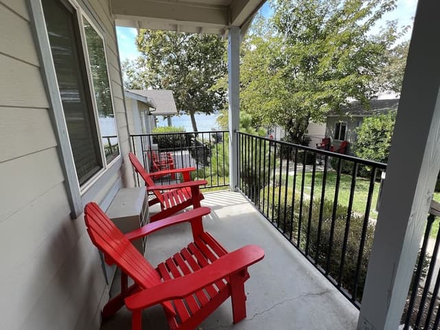 18 Accessible Cottage 2 Queen Beds