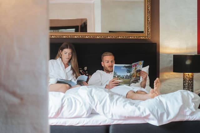 Junior Suite, 1 King Bed, Non Smoking, Mountain View (Studio)