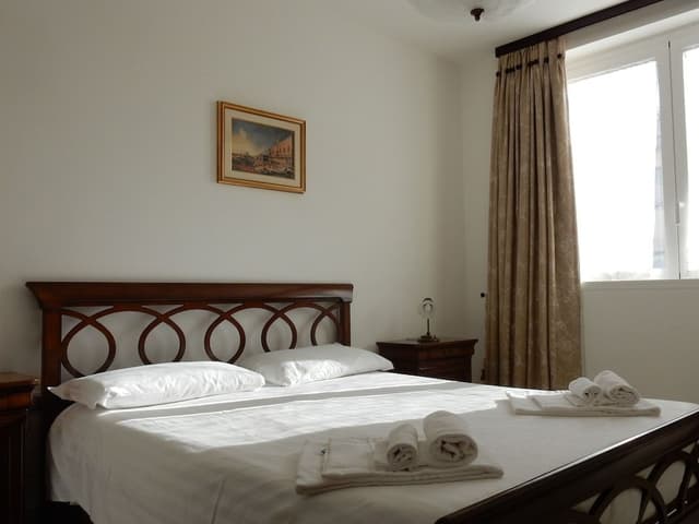 Classic Apartment, 2 Bedrooms, Balcony, Lake View