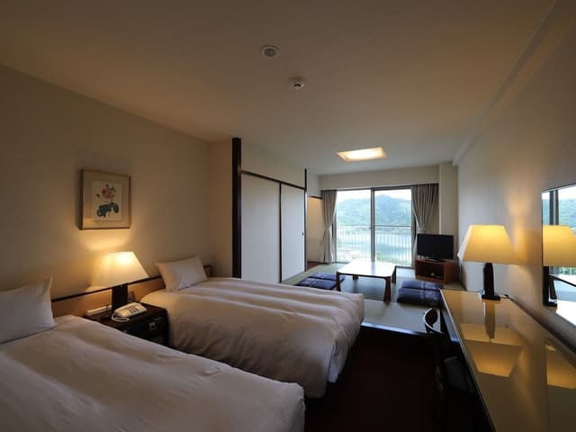 Japanese Western Style Room, Smoking