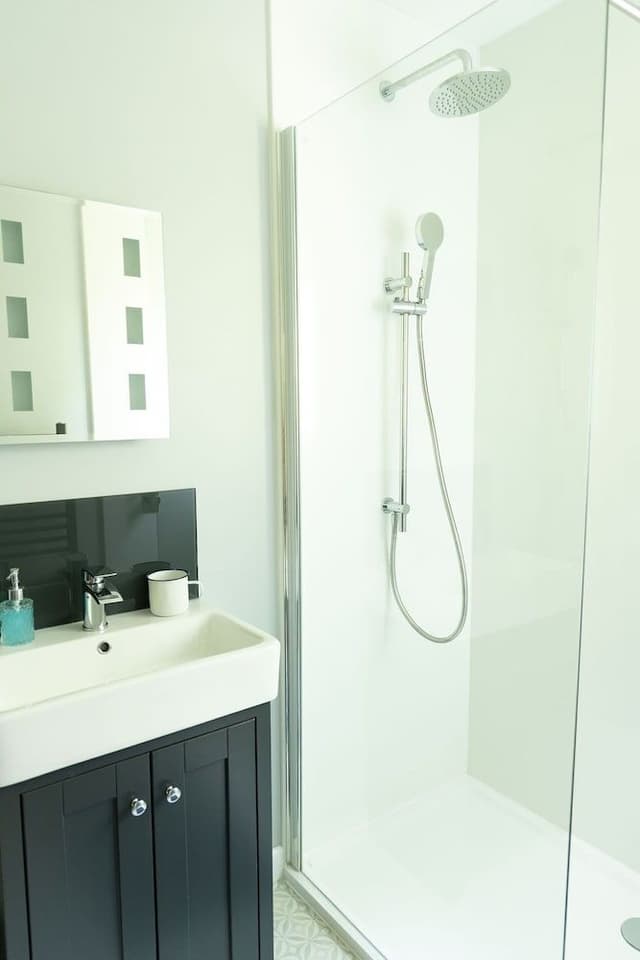 Luxury Cabin, Ensuite (Lew Valley Lodge)