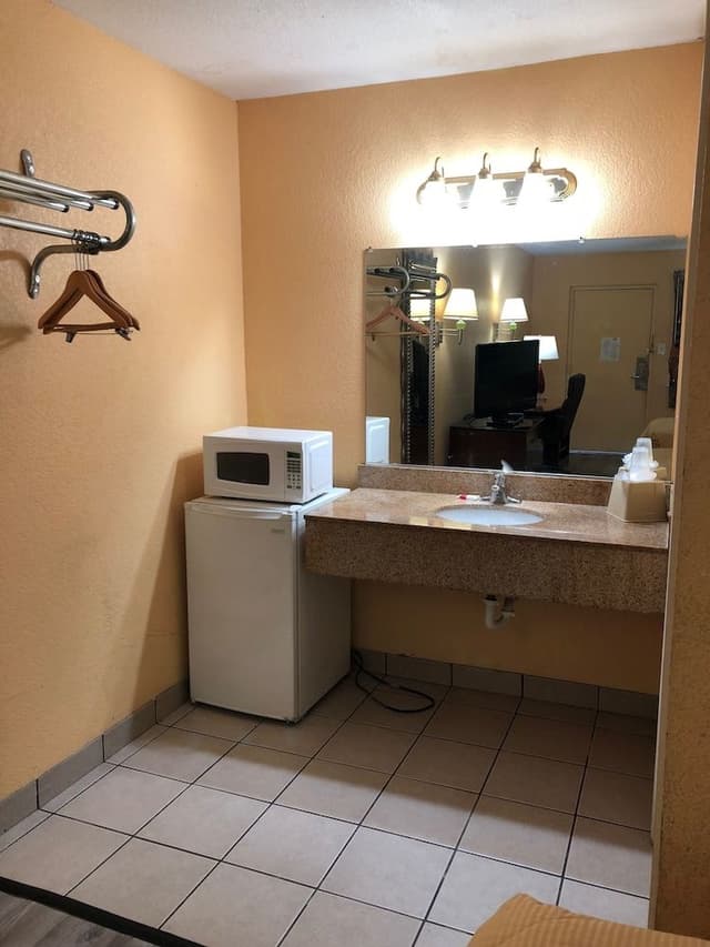 Standard King, Smoking - Newly Renovated