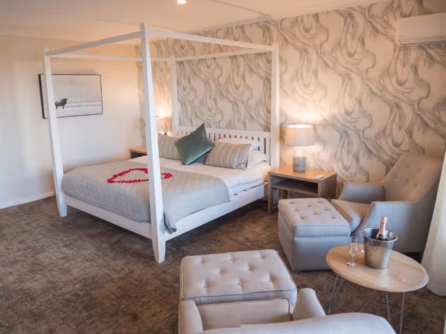 Honeymoon Suite