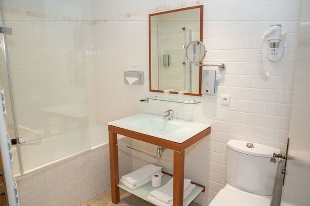 Twin Room, Kitchenette