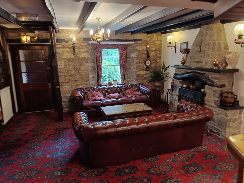 Trewern Arms Hotel2