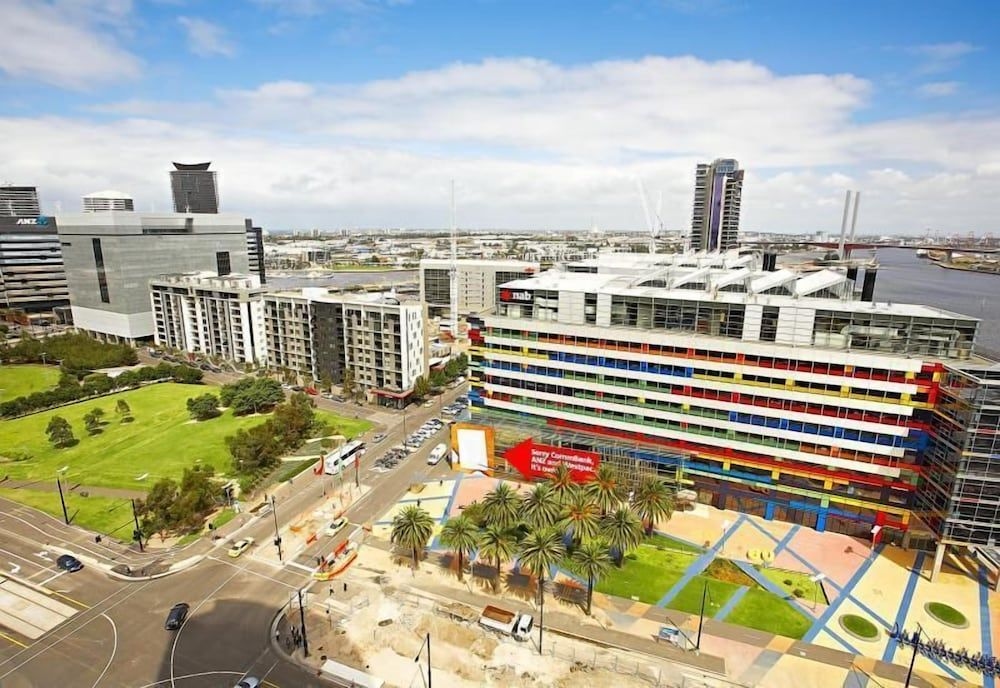 Astra Apartments - Docklands1