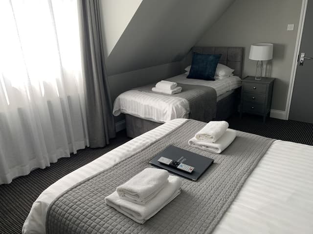 Triple Room, Ensuite (One Double One Single)