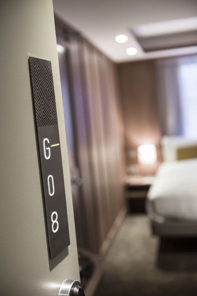 Deluxe Cabin with Complimentary Continental Breakfast