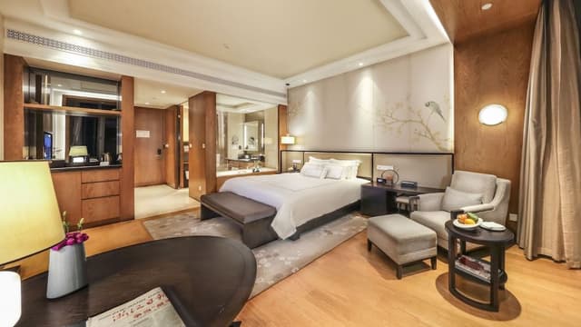 Courtyard View Room (King Bed) in Building No.8
