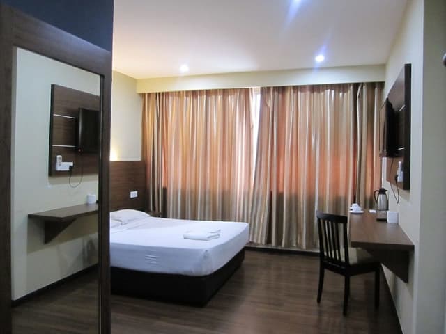 Deluxe Queen Room