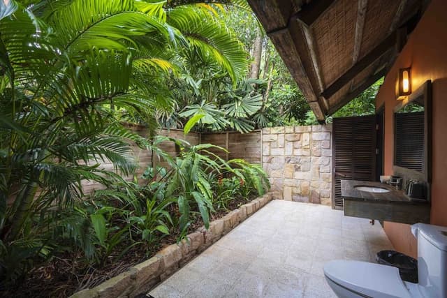 Deluxe Sea View PLANTATION bungalow