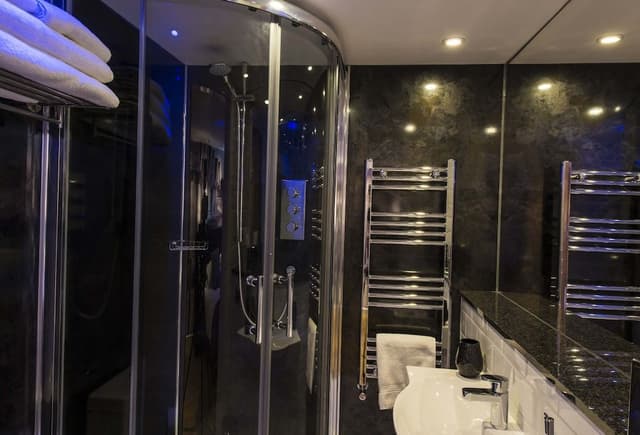 Double or Twin Room, Ensuite (with Shower)