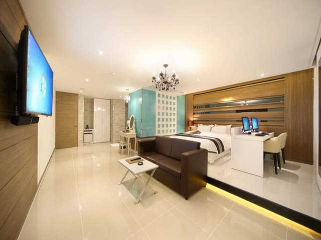 Cube VIP Room
