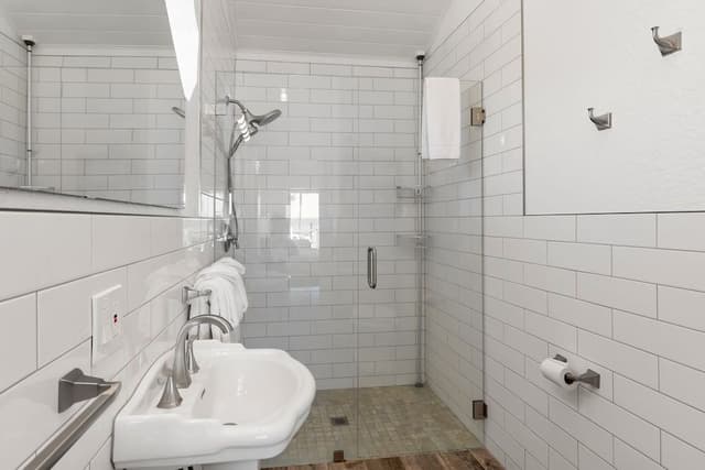 Deluxe Suite, 1 King Bed, Beach View (Magnolia)