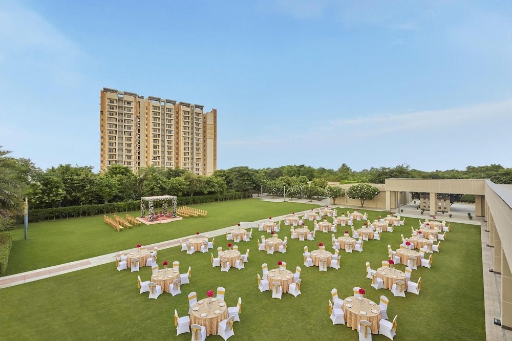 DoubleTree by Hilton Agra4