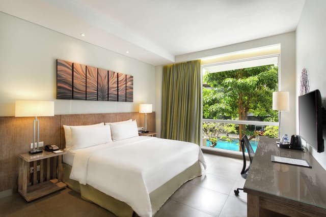 KING ROOM WITH POOL VIEW