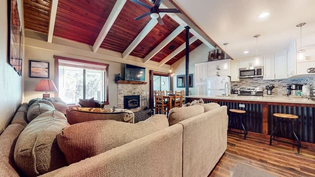 Condo, 2 Bedrooms