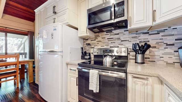 Condo, 2 Bedrooms
