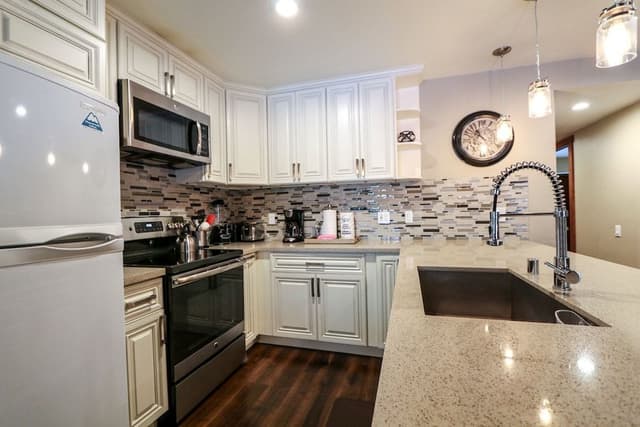 Condo, 2 Bedrooms