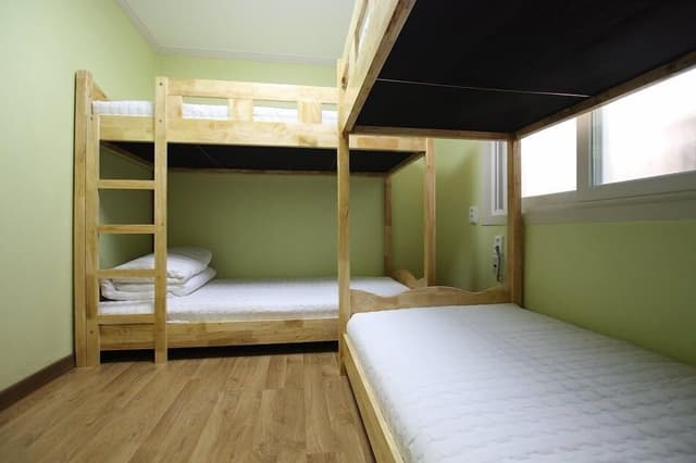 Shared Dormitory, Men only