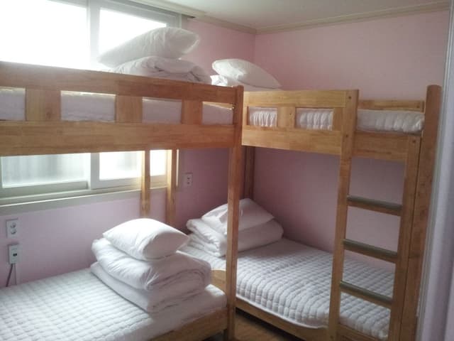Shared Dormitory, Men only
