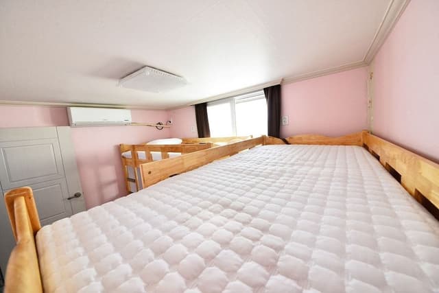 Shared Dormitory, Women only