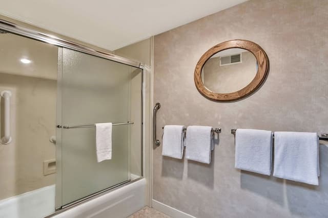Deluxe Double Queen Room