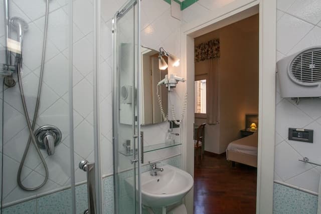Economy Double Room, 1 Double Bed, Ensuite, Courtyard View