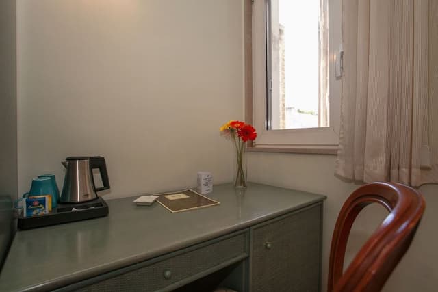 Economy Double Room, 1 Double Bed, Ensuite, Courtyard View
