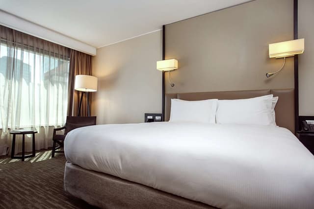 1 KING BED