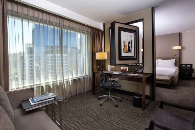 1 KING JUNIOR SUITE - SITTING AREA