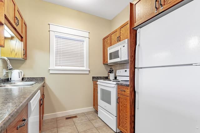 Premium Townhome, 2 Bedrooms (115 Rivergrass - No Pets Allowed)