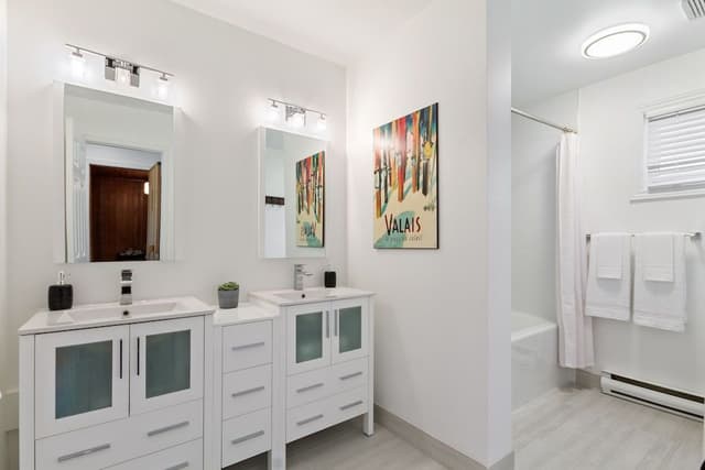 Premier Condo, 3 Bedrooms (109 Wintergreen - No Pets Allowed)