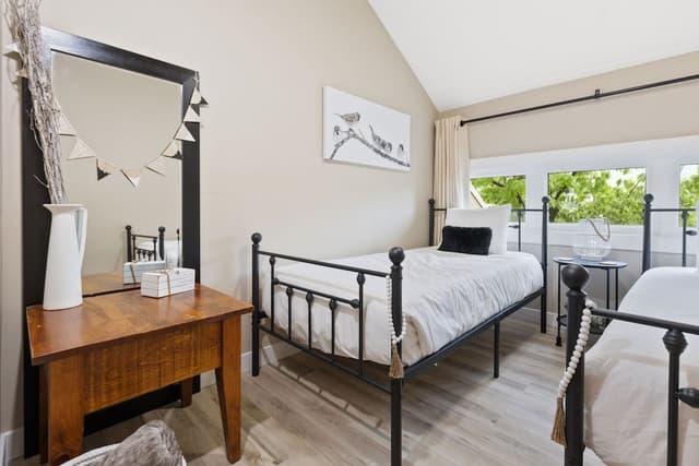 Deluxe Condo, 4 Bedrooms (106 Wintergreen - No Pets Allowed)