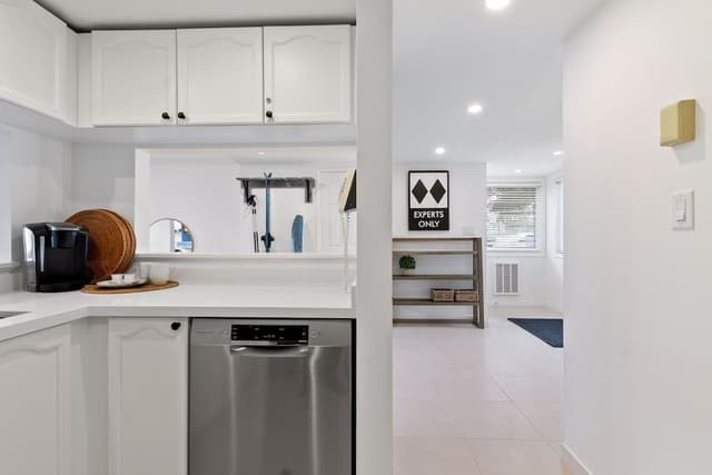 Premier Condo, 3 Bedrooms (109 Wintergreen - No Pets Allowed)