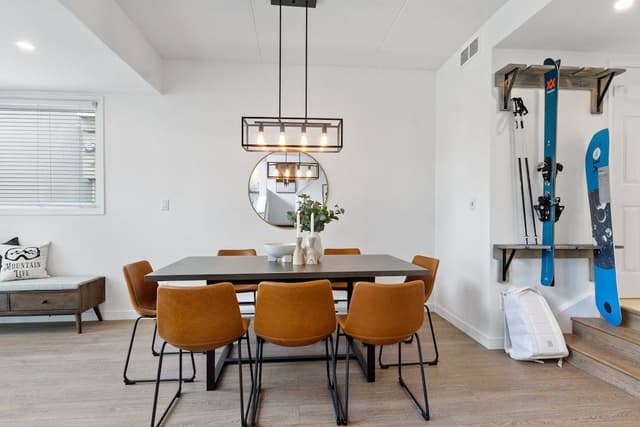 Premier Condo, 3 Bedrooms (109 Wintergreen - No Pets Allowed)