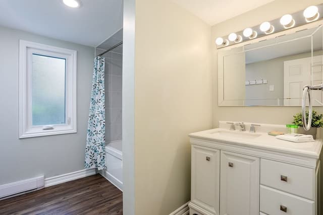 Premier Condo, 3 Bedrooms (118 Wintergreen - No Pets Allowed)