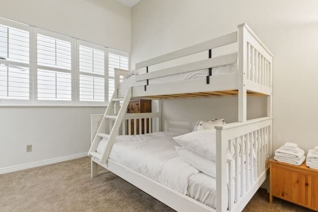 Premier Condo, 4 Bedrooms (111 Wintergreen - Pet Friendly)