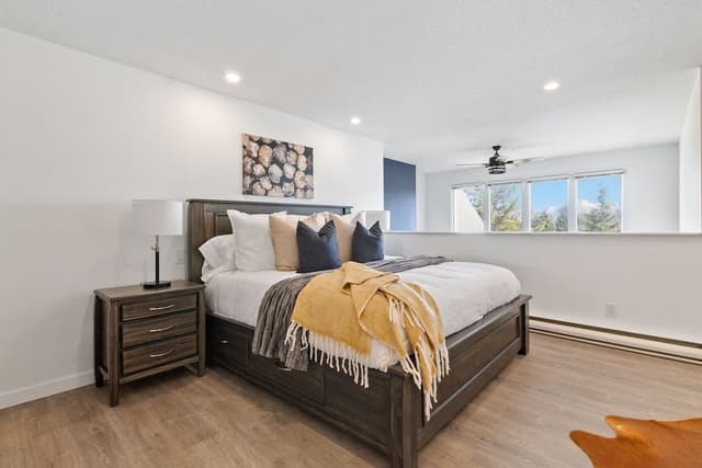 Premier Condo, 3 Bedrooms (109 Wintergreen - No Pets Allowed)