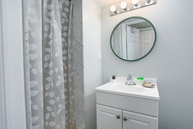Premier Condo, 3 Bedrooms (118 Wintergreen - No Pets Allowed)